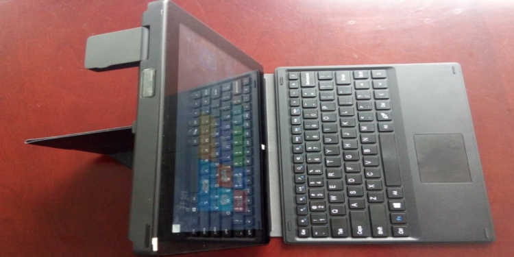 亿道信息发布全球首款X86四核10寸北斗WIN8工业平板EM-I10