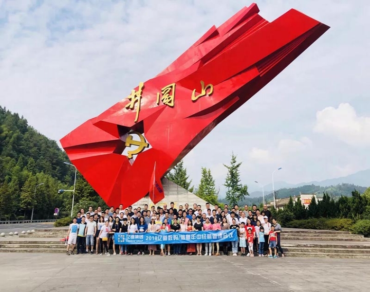 承革命精神，铸雄狮劲旅